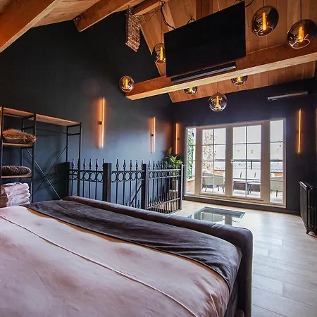 Chambers Apartment *