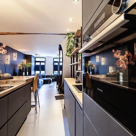 Chambers Apartment *