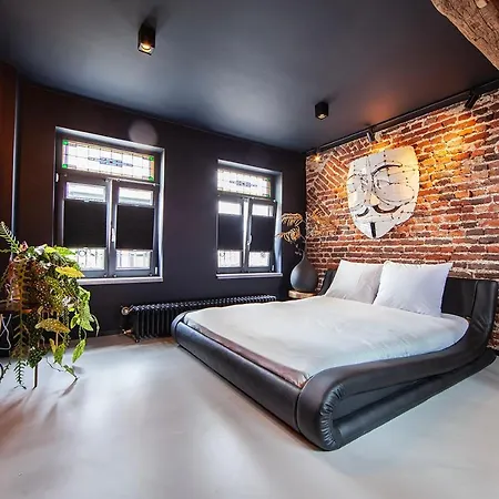 Chambers Apartment *