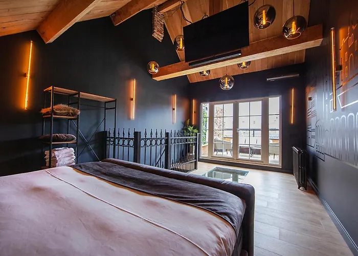 Chambers Apartment *