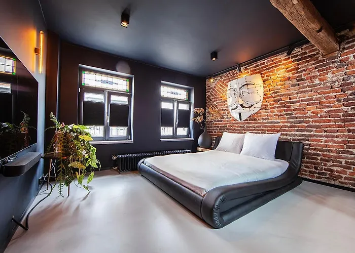 Chambers Apartment *